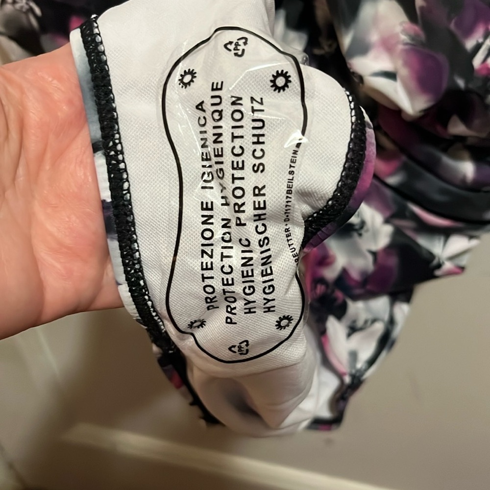 Floral Print Swimsuit - Picture 6 of 9